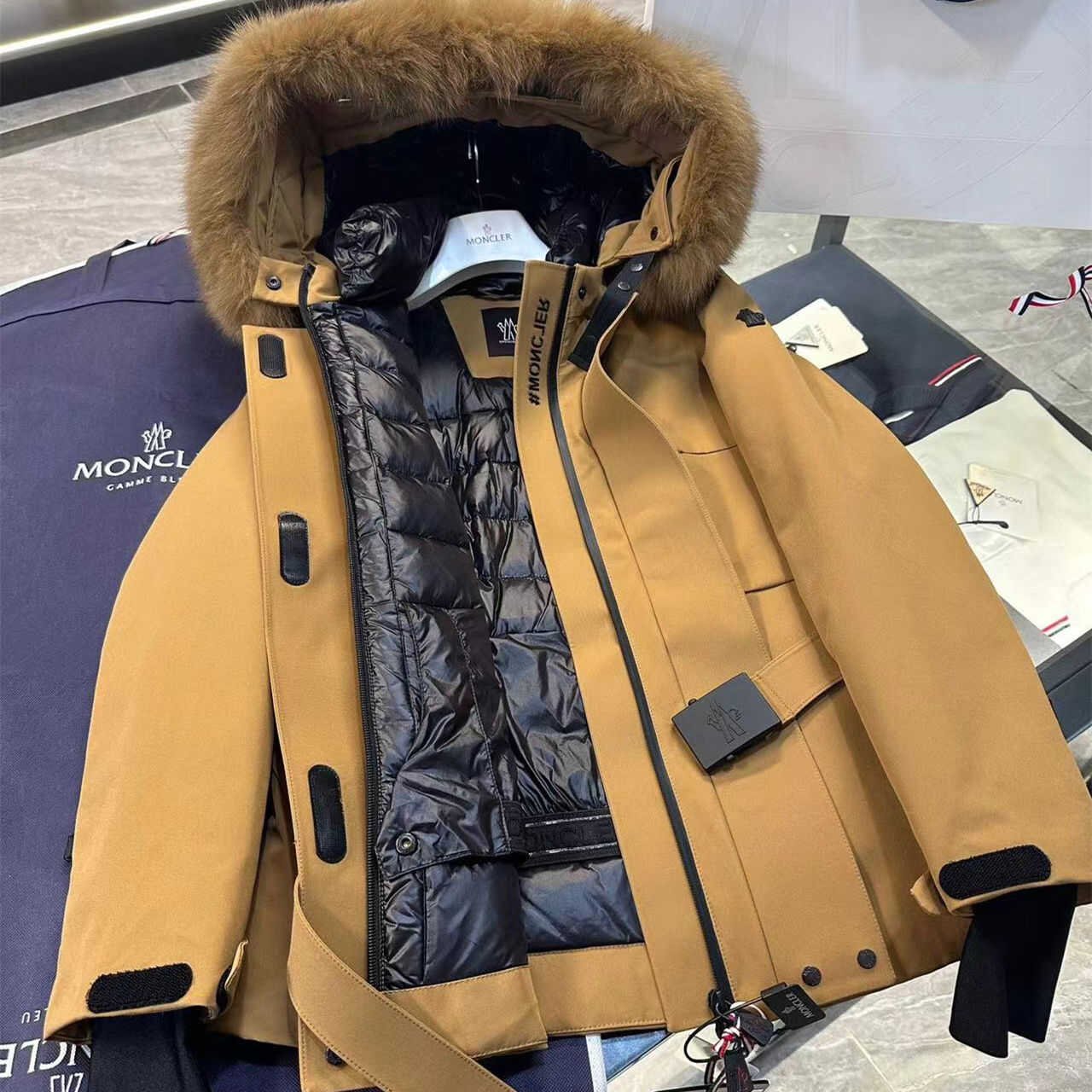 French for Moncler's coat in a long hat-and-haired velvet belt