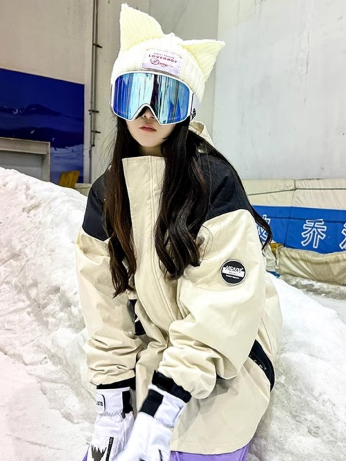 The Italian ski suit, the man and the woman who paid for the heat, the one-board, loose coat, the two-board ski suit