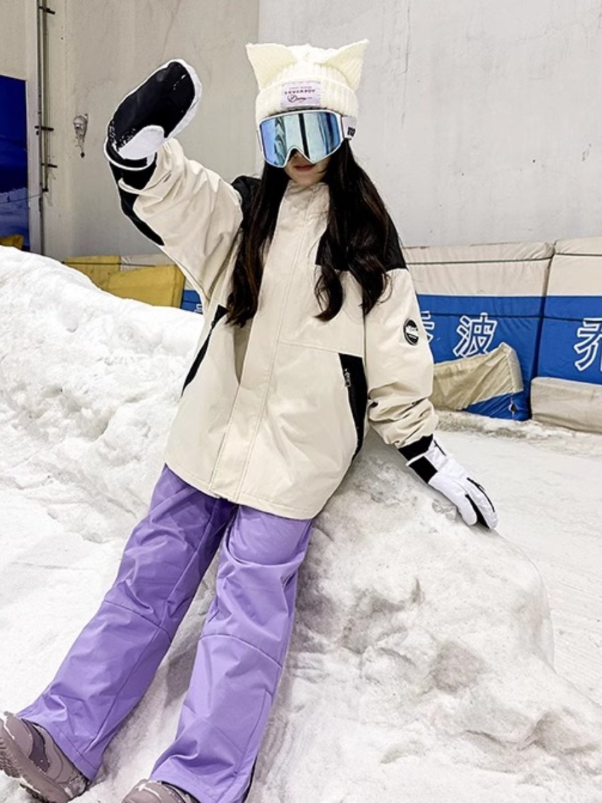 The Italian ski suit, the man and the woman who paid for the heat, the one-board, loose coat, the two-board ski suit