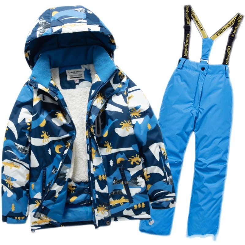 Children ' s skiing suits, men ' s and women ' s equipment in the north-eastern snow village specializing in water and heating for small and medium-sized children