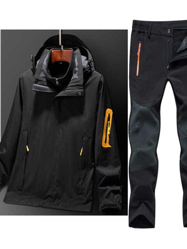 Crossing of three pairs of men ' s and women ' s work jackets for the outdoor winter assault suit of the Turko Marcher