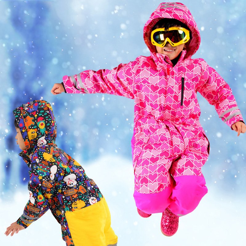 In winter, baby, boy and girl skis with warmer warmer, gas-resistant skis, pants on cotton