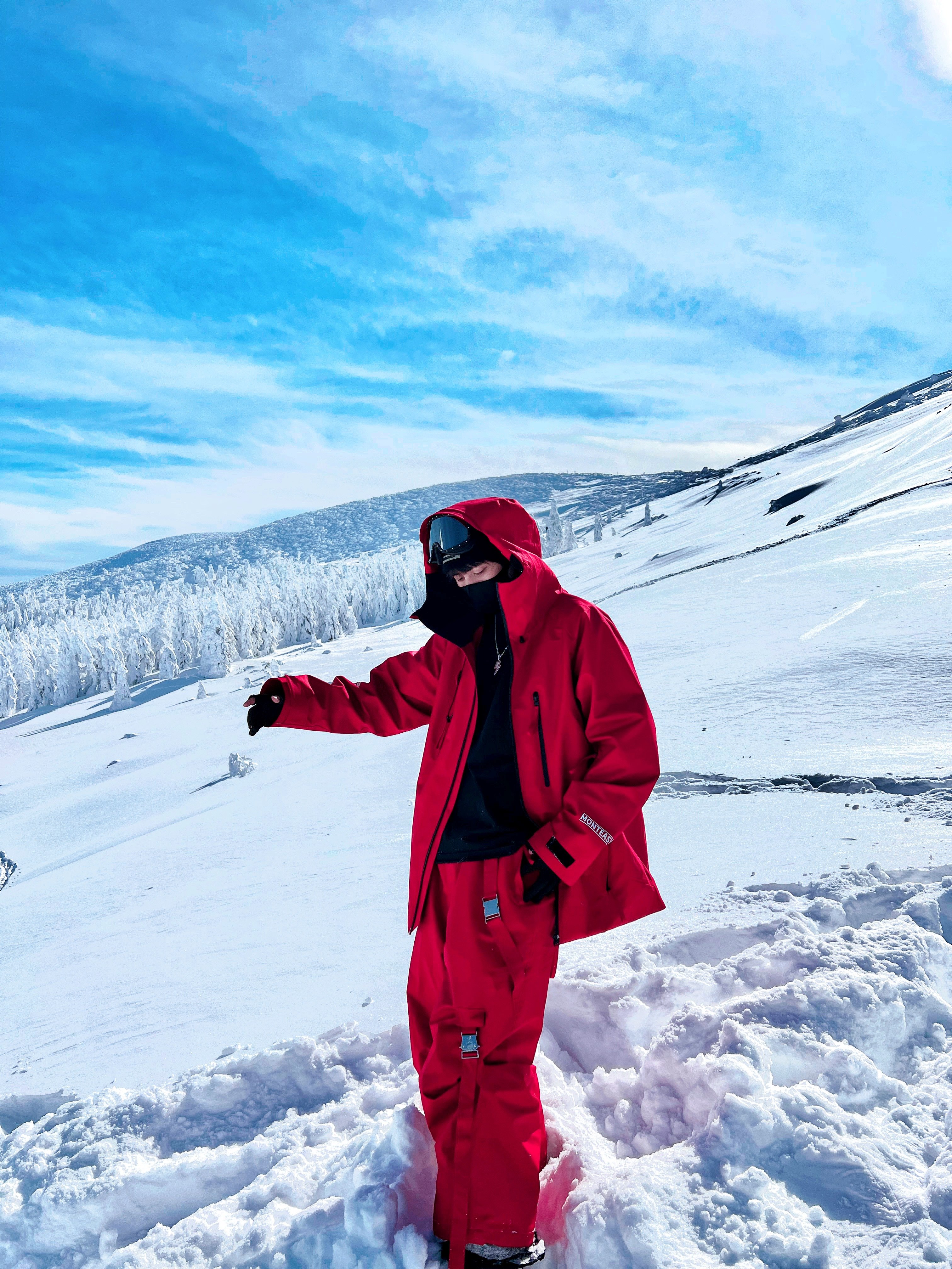 MONTEASY SNOWSUITS, RED-SKINNED DOUBLE-BOARD MAN AND WOMAN NEW WATERPROOF AND VELVET
