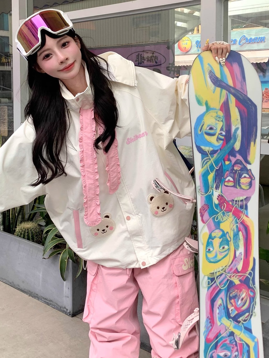 Skibear's original ski suit was a pink 3L-pressure, water-heating, wind-proof, two-board, water-resistant ski pants