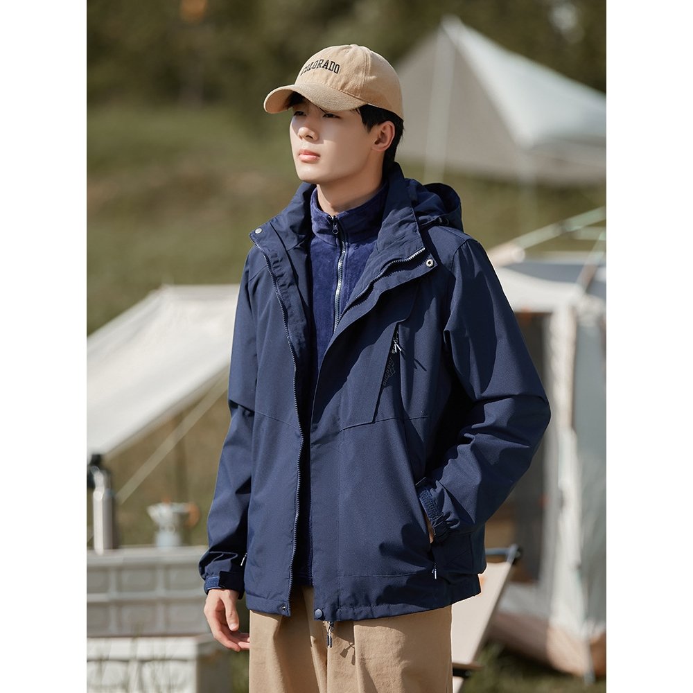 THREE PAIRS OF A MAN AND A WOMAN IN AN AUTUMN AND WINTER SCRAP SUIT CAN REMOVE TWO SETS OF WINDPROOF, OUTDOOR-TIDE COATS