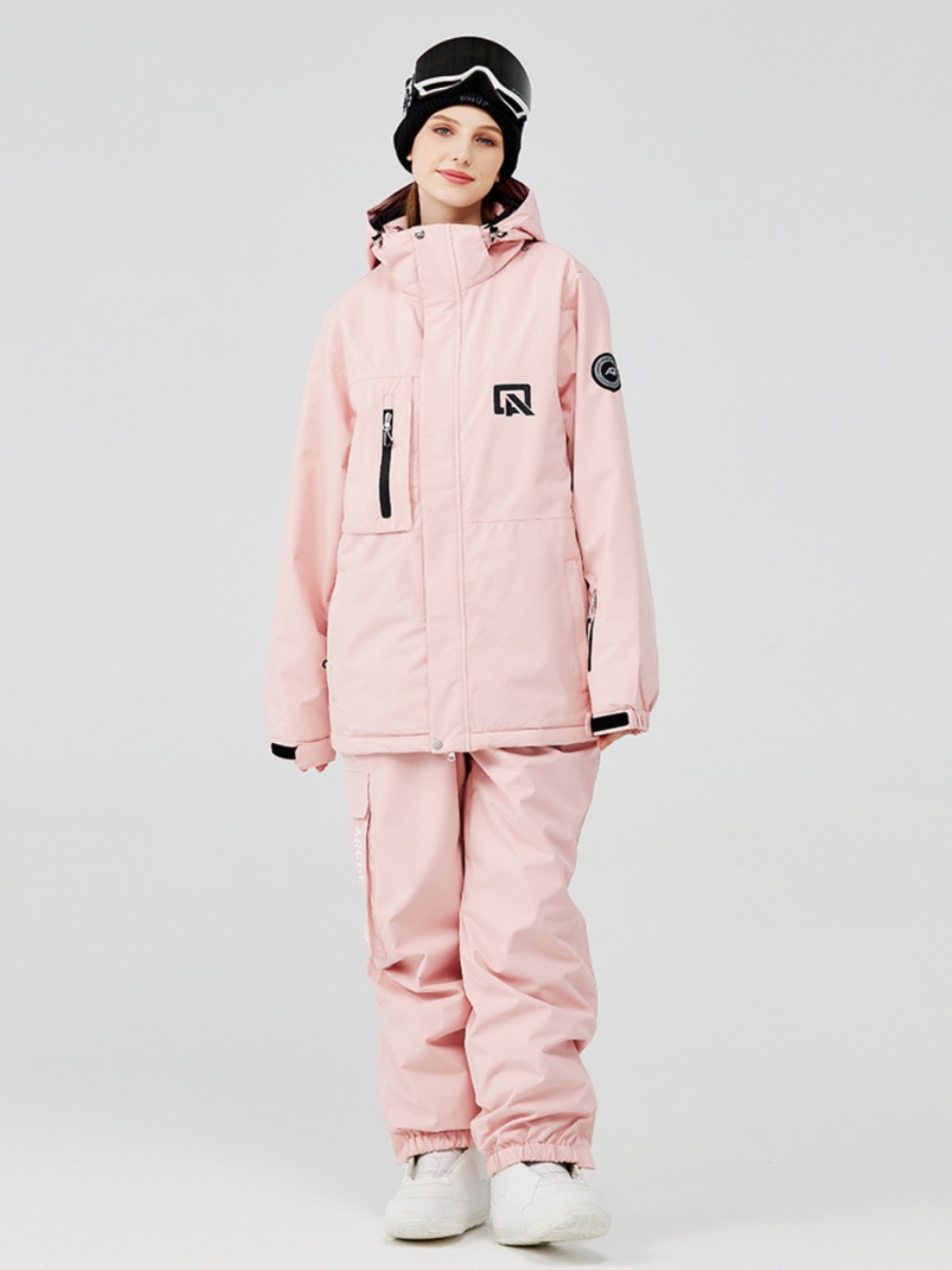 Skisuits with a large, loose-size, single-skinned, windproof and waterproof ski clothes to keep them warm
