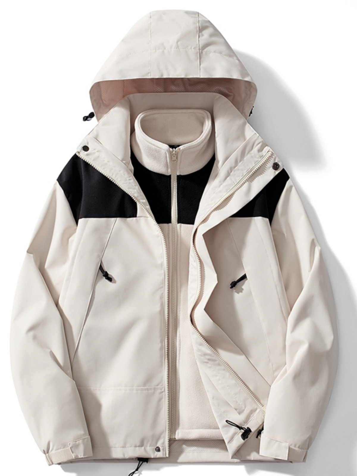 A T-shirt and a T-shirt or two to remove a wind-proof, mountain-riding couple's coat