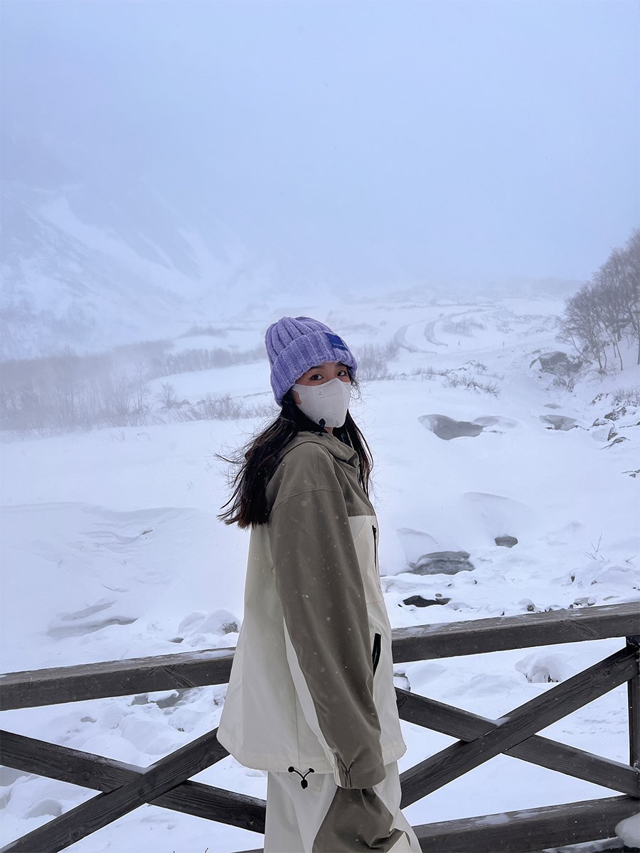 Snowgen's new skating suit for men and women. Nice suit