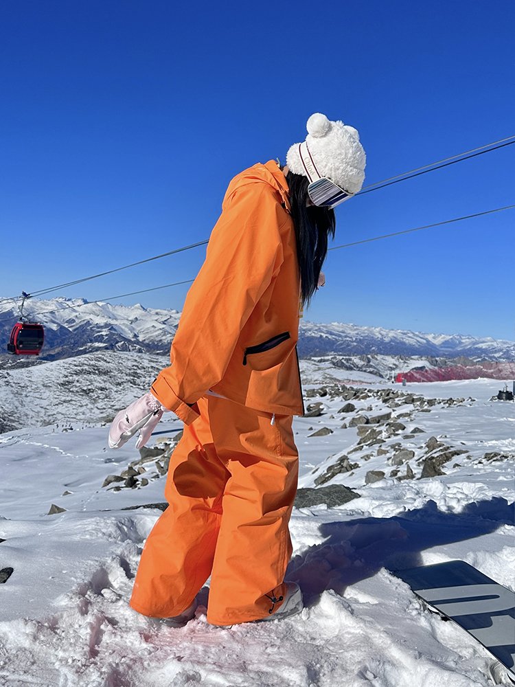 ZACHARIAH NEW CANDY FLOW SUIT WITH A SPECIALIZED WATERPROOF AIR-RESORT SKI SUIT