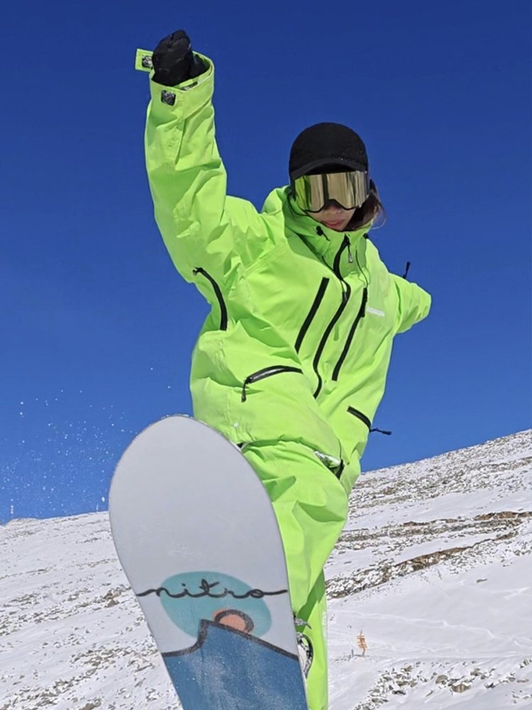 ZACHARIAH NEW CANDY FLOW SUIT WITH A SPECIALIZED WATERPROOF AIR-RESORT SKI SUIT
