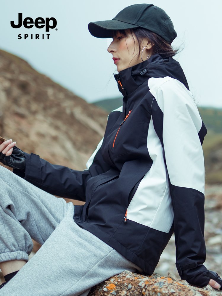 Three times a woman in an outdoor assault suit can detach the velvet male coats for winter