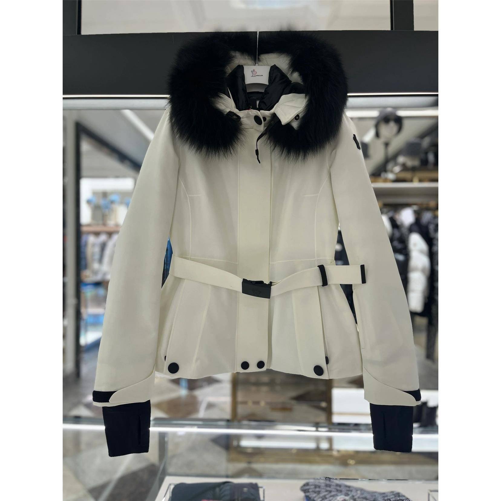 Moncler/skin-skin-skin-skin jacket in a long hat-and-fowl coat