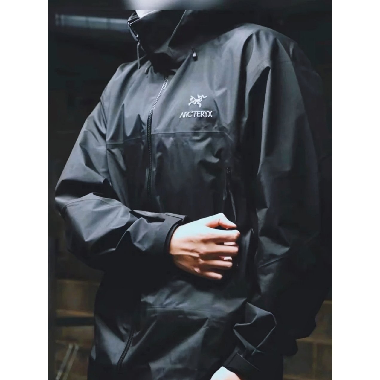 CANADA'S ARCTERYX ORIGINAL BIRD BETA WATERPROOF AND WINDPROOF SCRIPPING OUTSIDE