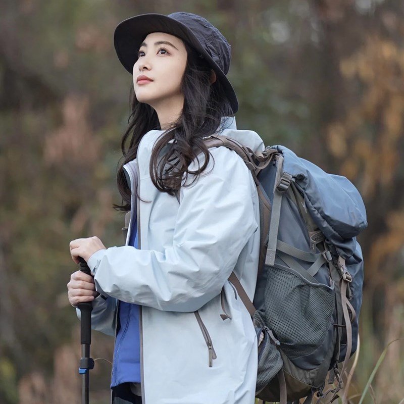 The bird's home is full-on gel-scrambling, man and woman