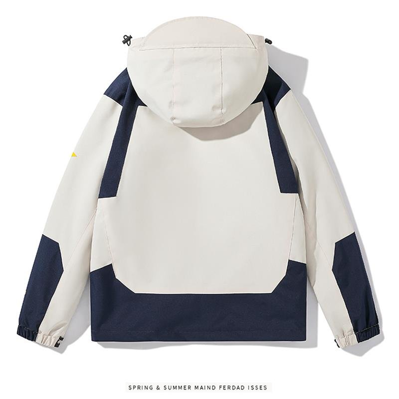 Andremar's T-shirt is three-and-a-half-out windproof