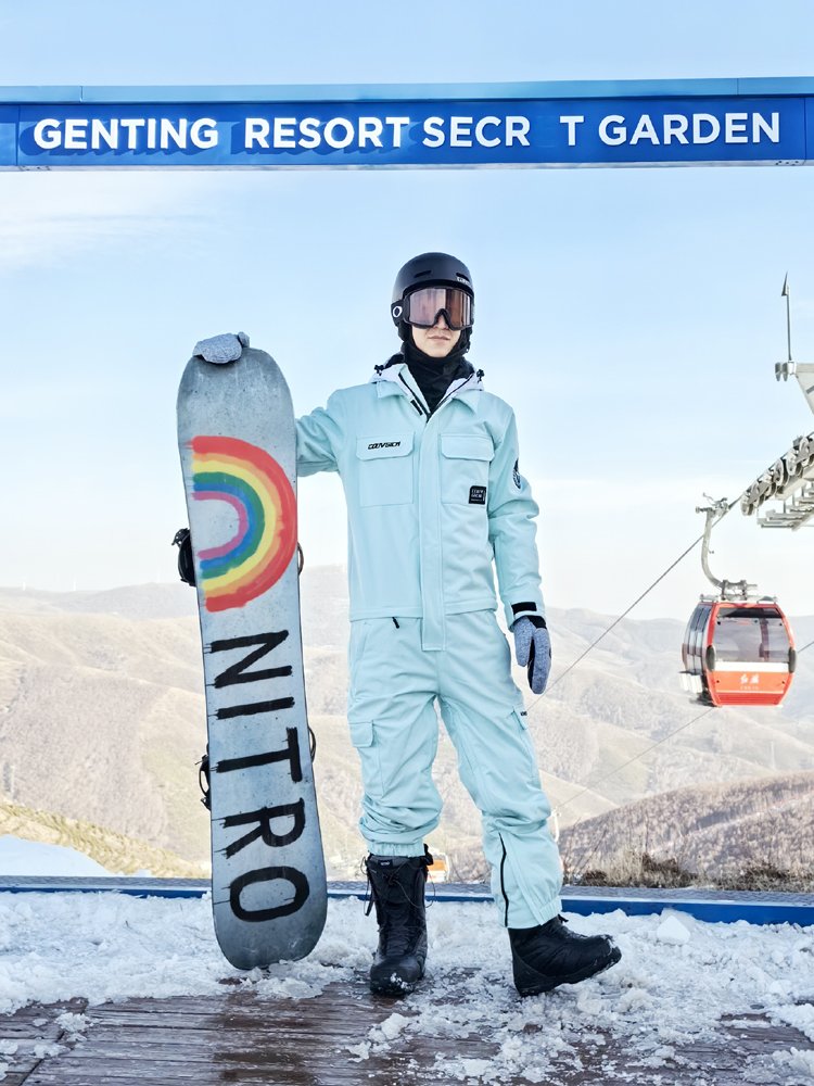 An adult skating suit with a male-skinned professional double-boards equipped with a water-heating and snow-proof suit