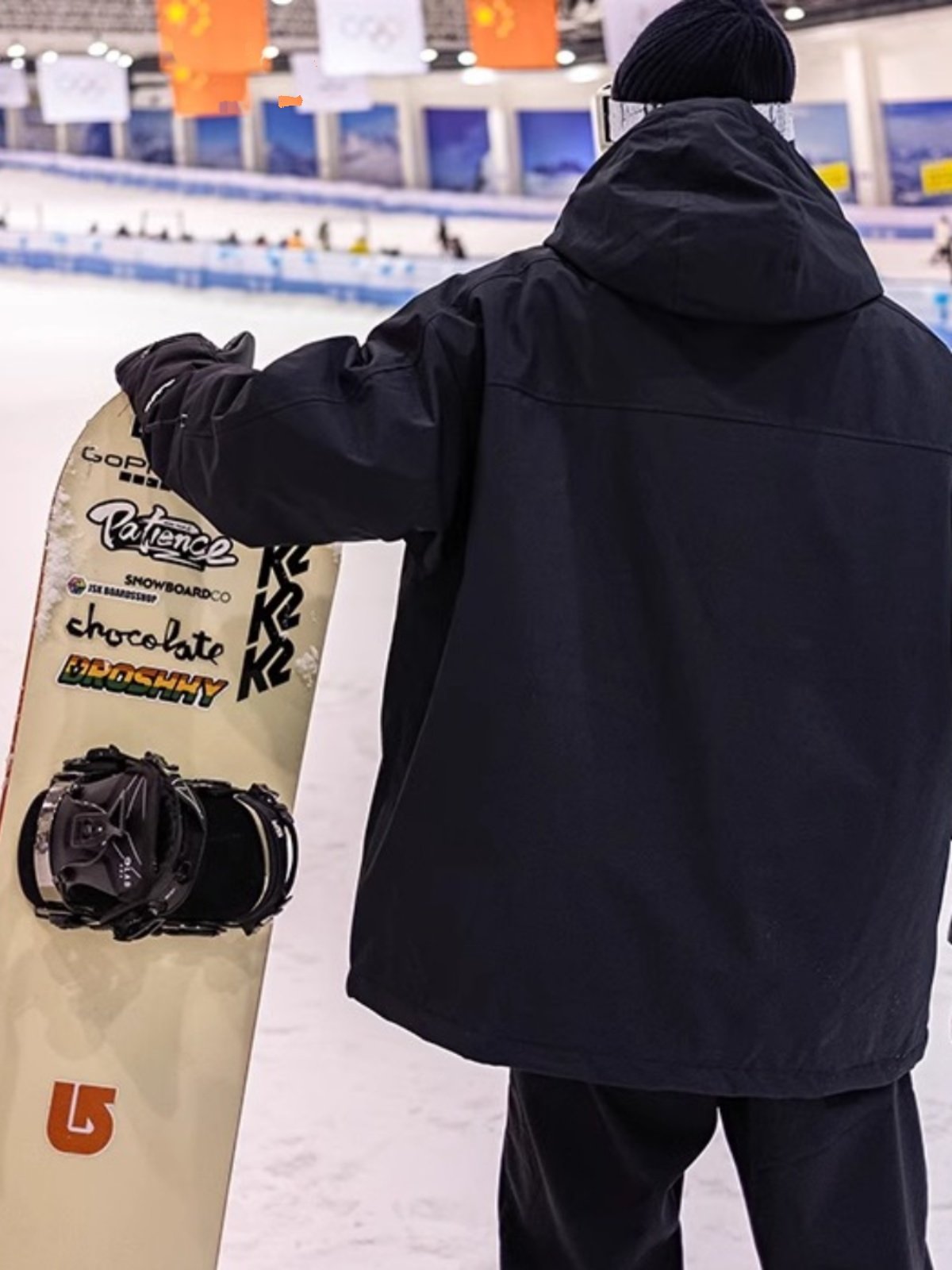 The Italian ski suit, the man and the woman who paid for the heat, the one-board, loose coat, the two-board ski suit