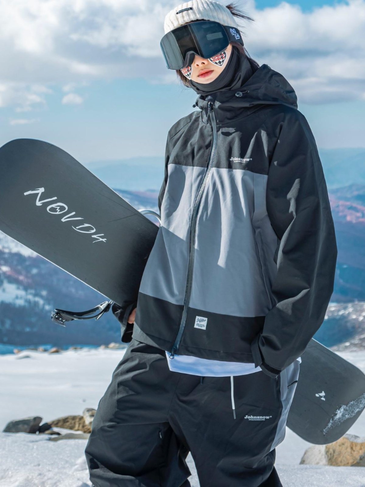 johnsnow snowboarding, double-boarding, outdoor easing for young men and women