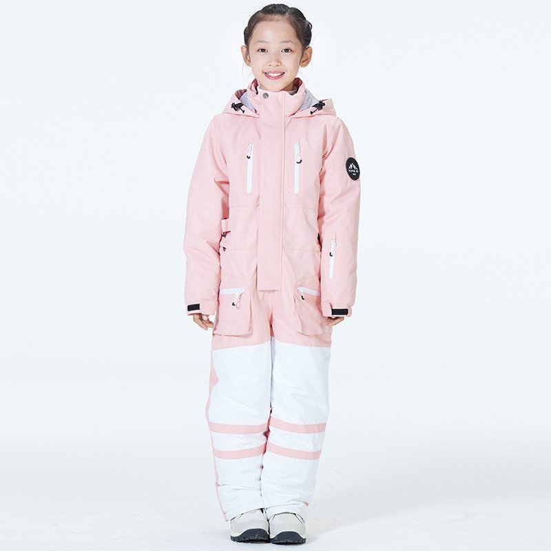 The new ski suit for boys and girls is a warmer and air-gas-coated snowsuit for girls and boys。