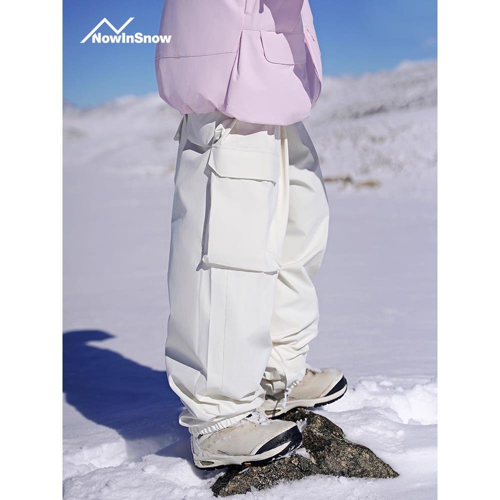 nis is a new 2023 white-skinned, white-skinned, and loose-skinned snowpants