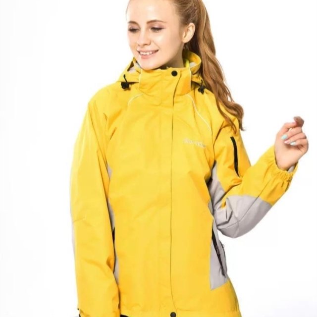 Two sets of clothes for a woman who climbs a mountain can be taken off with a thicker and velvet winter ski coat