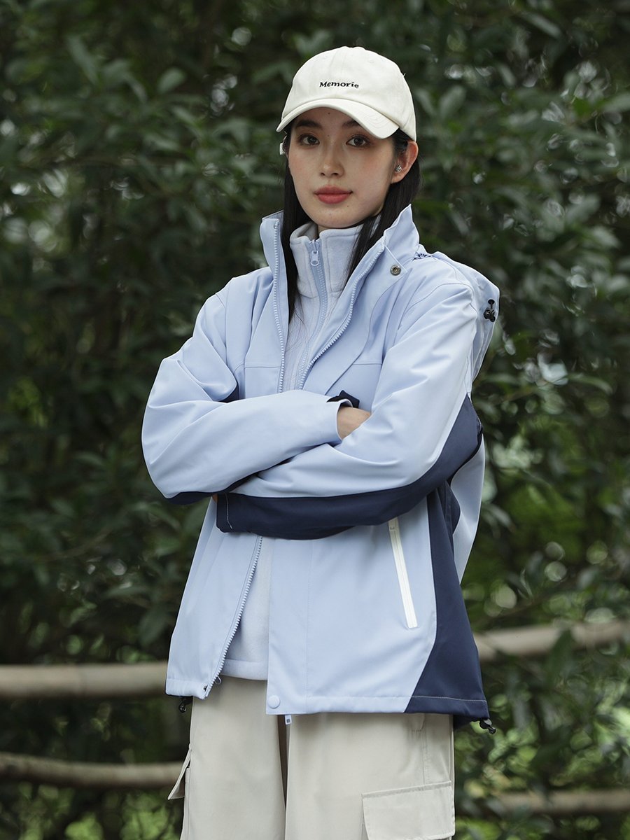 In winter, the north-east Heilong River traveler was equipped with 40 degrees of water-skid-proof clothing in the desert