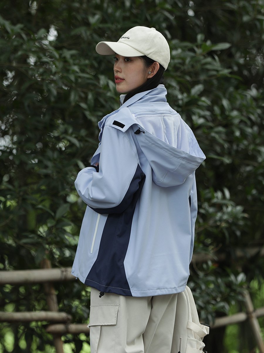 In winter, the north-east Heilong River traveler was equipped with 40 degrees of water-skid-proof clothing in the desert