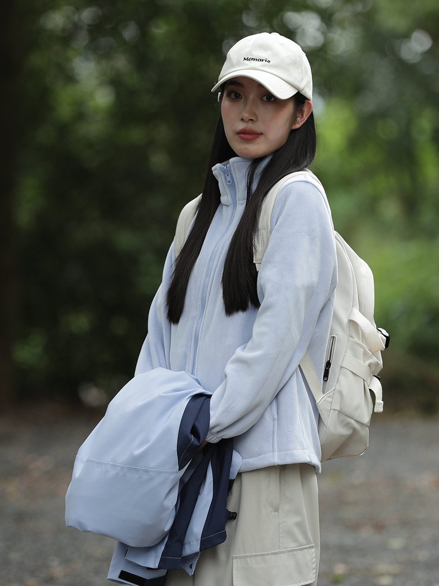In winter, the north-east Heilong River traveler was equipped with 40 degrees of water-skid-proof clothing in the desert