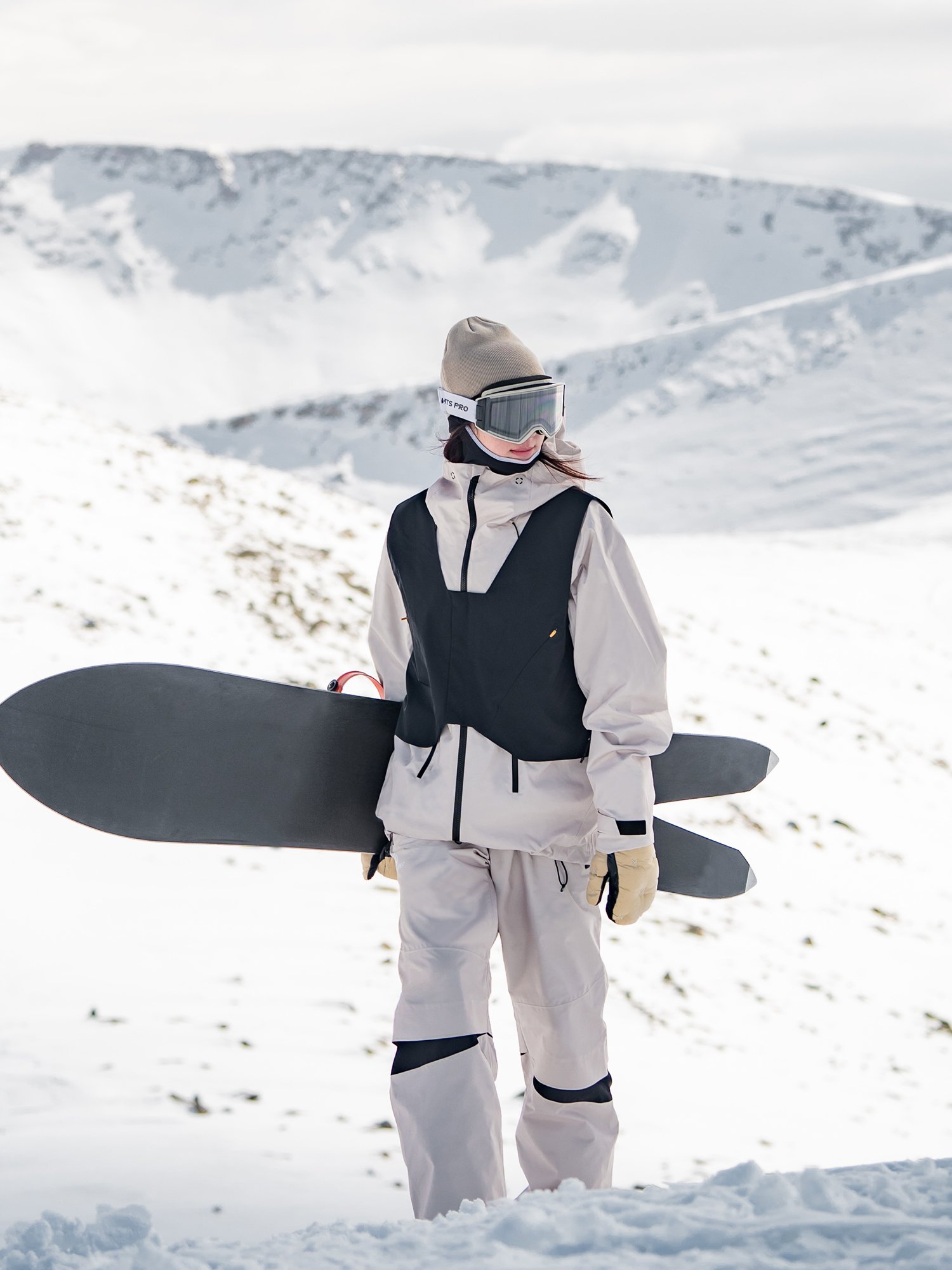 ants skating suit for women's new, all-embracing, water-proofing, skating, skiing suit for men outside