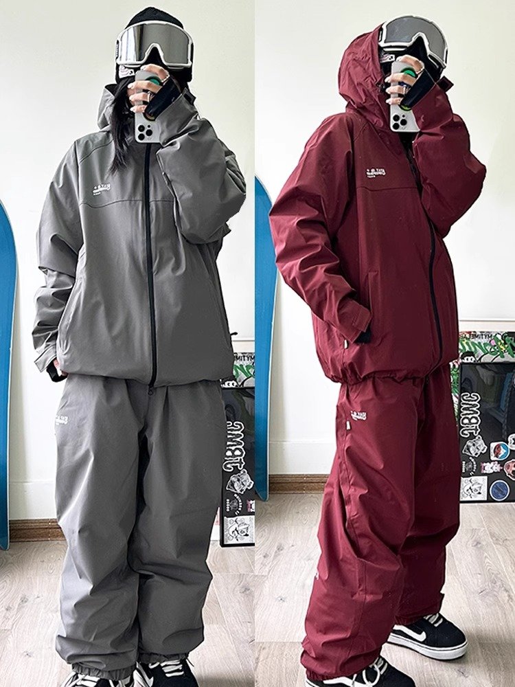 John Snow's two single-skinned ski suit suit, a tidly swollen, waterproof, skating pants in Korea