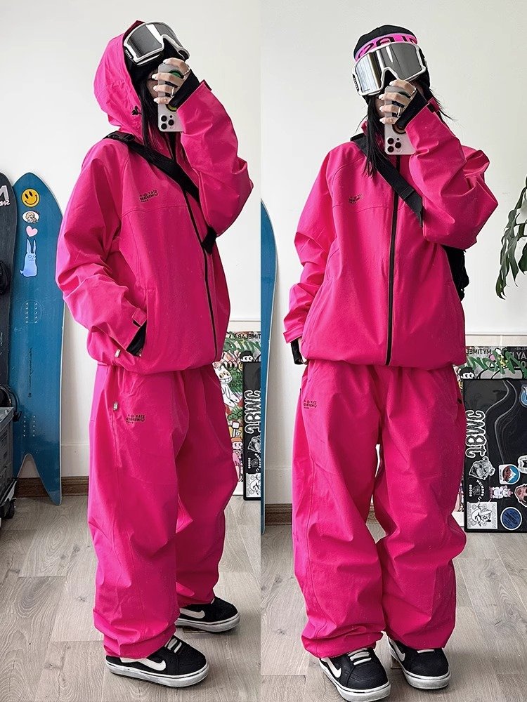 John Snow's two single-skinned ski suit suit, a tidly swollen, waterproof, skating pants in Korea