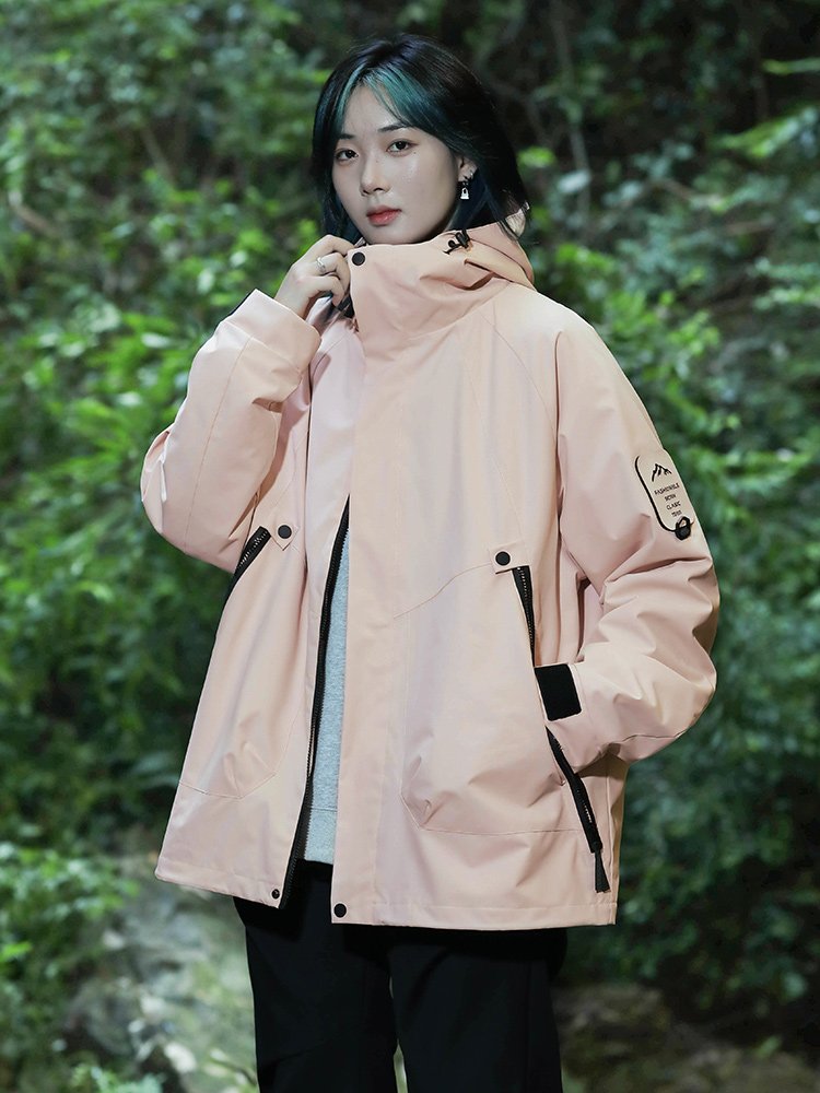 A new 2024 Autumn Windsor coat with a big waterproof mountain-dresser