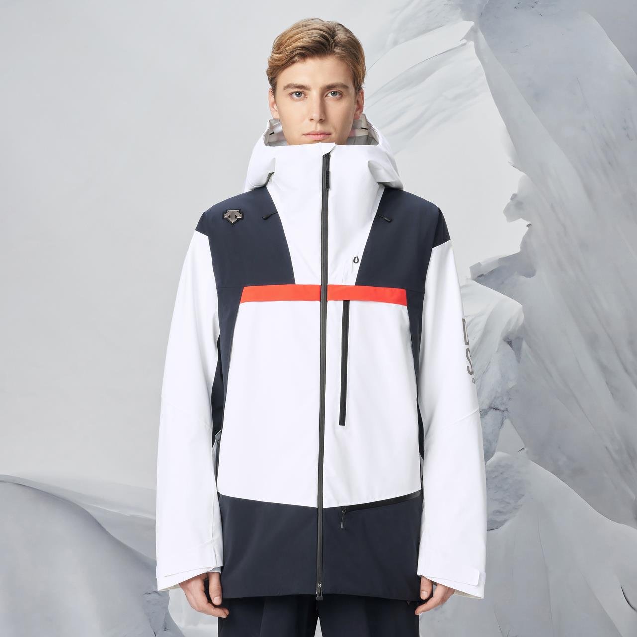 DESCENTE DISANTER SINGLEBOARD RWSB SPECIALTY IN OUTDOOR SKI SHIRES TO KEEP MEN AND WOMEN WARM AND SAFE FOR THE WINTER