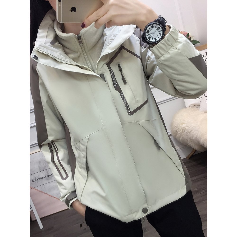 The three-in-a-half of the T-shirt will remove the new exterior windproof and water-skating suit during spring and autumn winter
