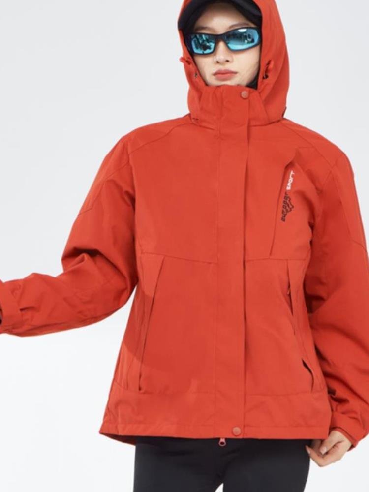 A new 2024 jacket for a man and a woman in a troupe-tail velvet suit