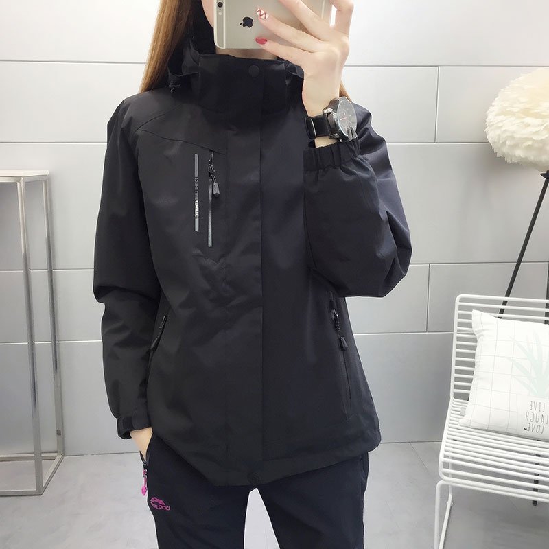 A three-in-a-one in the autumn and winter can remove two waterproof Tibetan ski suits
