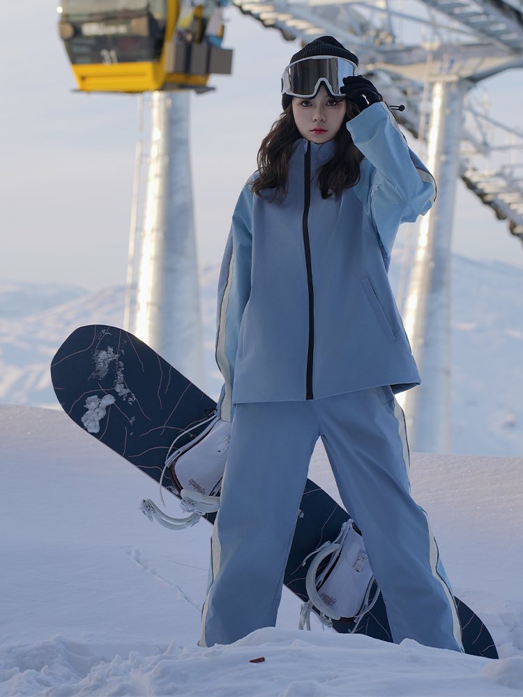 Snowgen's new ski suit with a couple's wind-proof and water-scrambling suit for grinding and heating skiing equipment