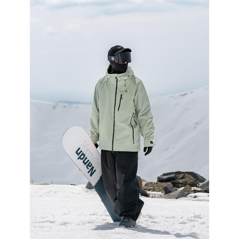 NAN'S SINGLE-BOARD SKATING SUIT, A NEW WATER-PROOFING 3L SPECIALTY