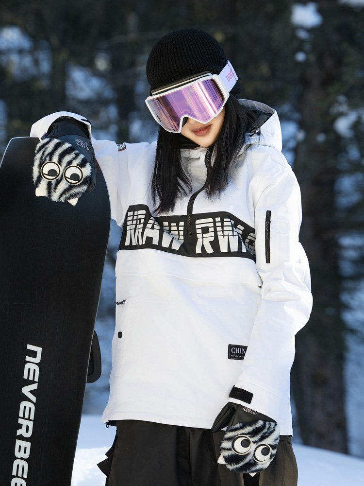 A new ski suit for young women specializing in double-skinned pine lake skating