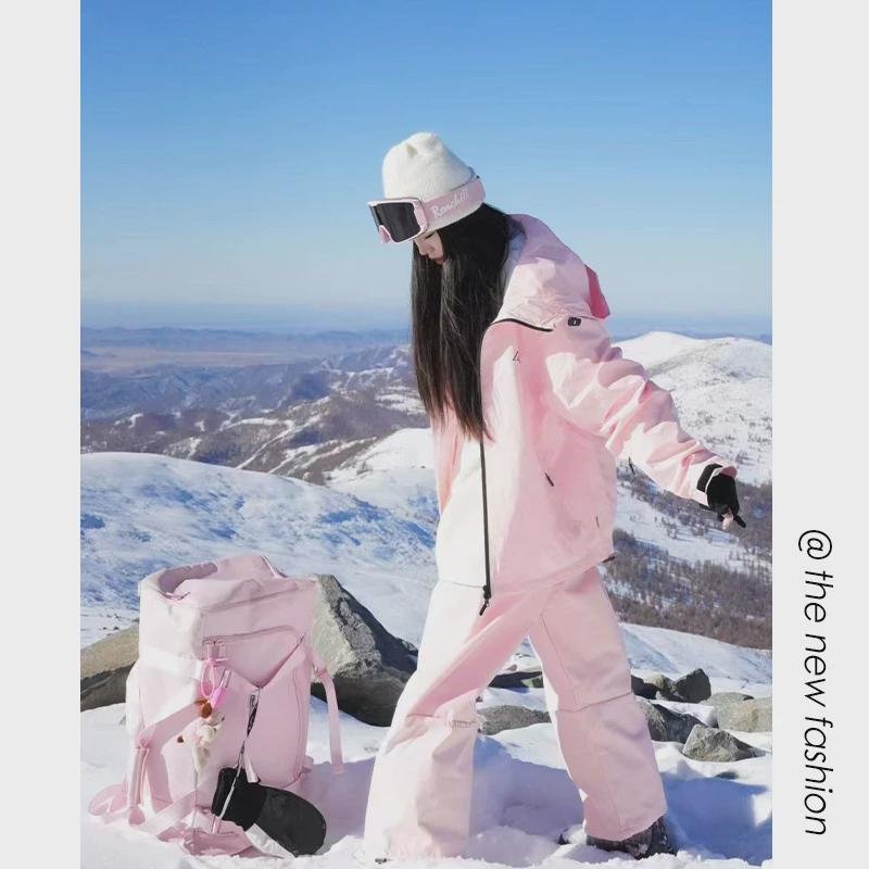 In winter, men's and women's ski suits were two sets of men's outdoor weather-proofing and velvet-and-heavy-hot mountain-up suits