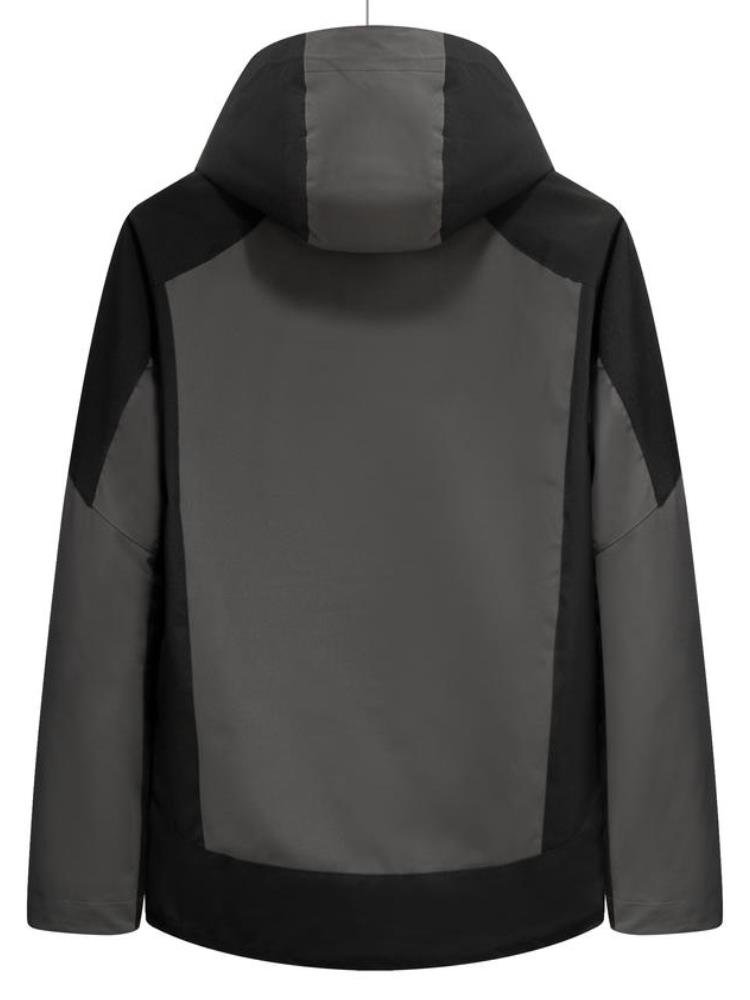 The man and the woman in the real Autumn and Winter T-shirts are one or two pairs of velvet-proof outdoors to climb
