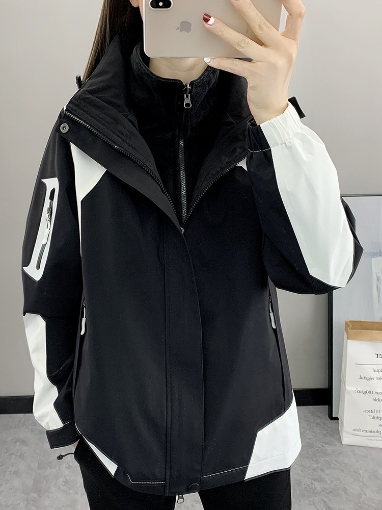 A new 2024 for a woman in a T-shirt in a fall and winter