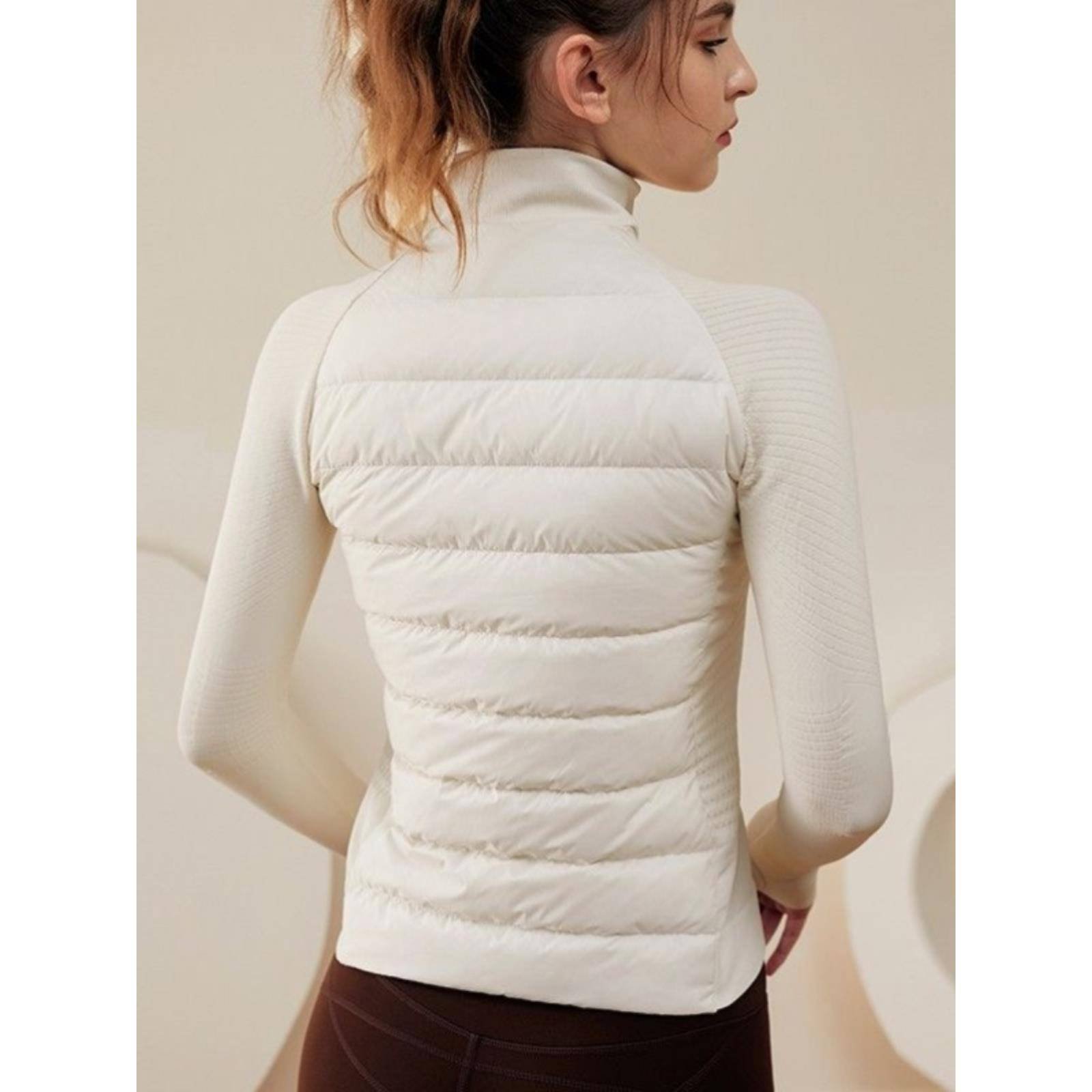 "Skidskin's velvet velvet movement under a windy, warm winter coat to run a yoga cotton suit."