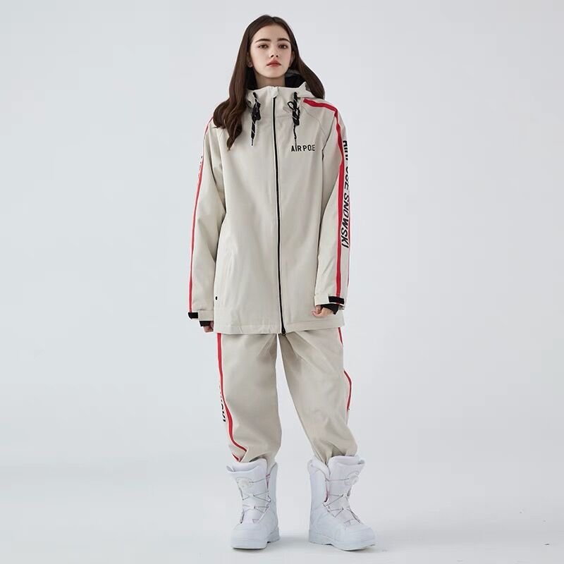 THE NEW SKI SUIT IS A SINGLE-BOARD, TWO-BOARD FREE M
