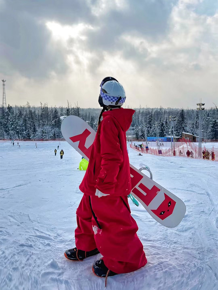 2023 New women's single-skinned, red-skinned, water-proof, snow-sliding coats, men's and women's