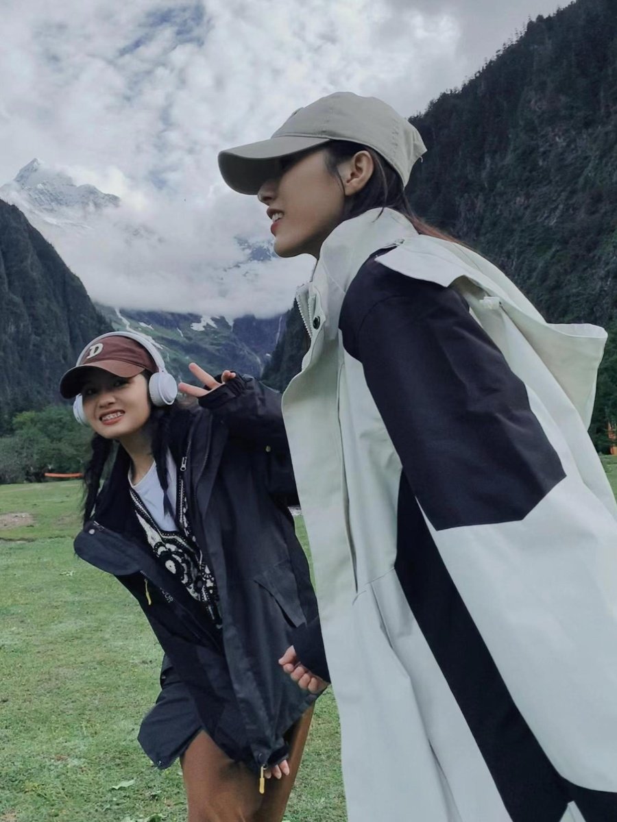 The men and women in the assault suit, three in a small pair of spring and autumn coats, with 2024 new wind-proof clothes