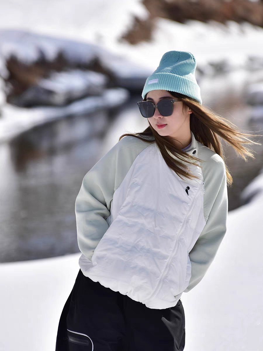 FreeSpin's new RandomPow velvet suit to keep the outdoor ski suit warm