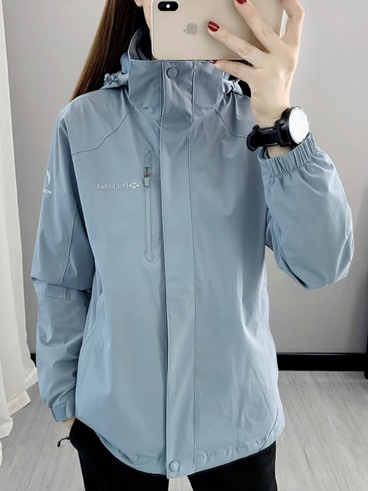 Failé à la Réseau à la Réseau de la Régime, a set of one or two sets of winter and wind and water, and a warm and warm coat to walk outside