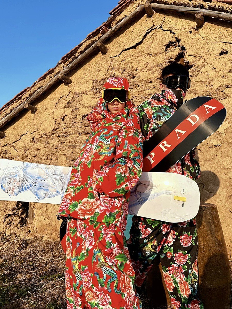 KM BIG NORTHEAST SKISUIT, A SINGLE-BOARD DOUBLE-BOARD ACTOR, AND A WATERPROOF SKI SUIT SUIT