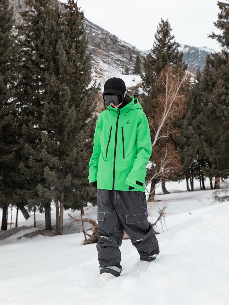 NANNEN NANDN SKI COAT FOR A GIRL, DOUBLE-BOARD WATERPROOF, AND A MAN OUTSIDE THE HOUSE